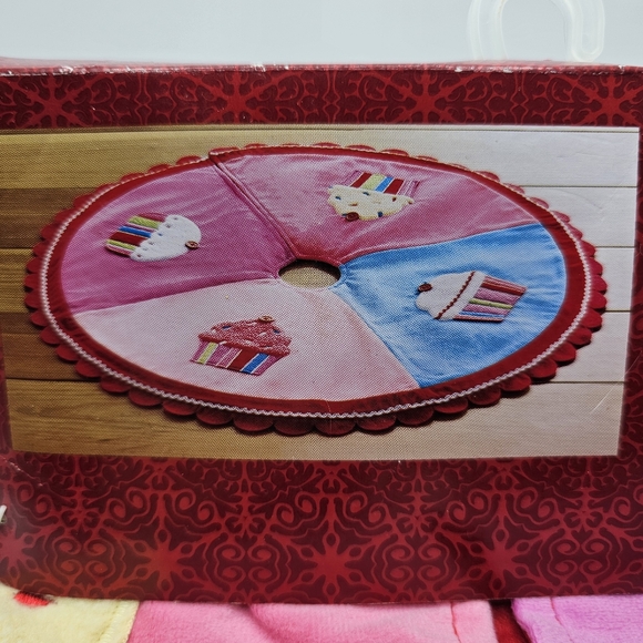 Cupcake Christmas Tree Skirt St Nicholas Square Pink Blue 24" Baker Baking NEW - Picture 6 of 6